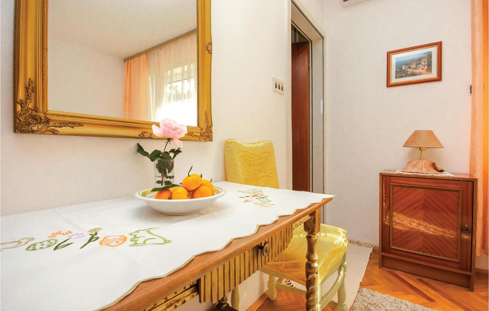 Cozy Apartment In Brodarica With Wifi Экстерьер фото